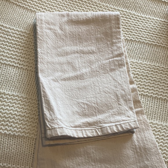 Ralph Lauren White Jeans Size 8 with embroidery on front and writing on back. - Picture 4 of 9